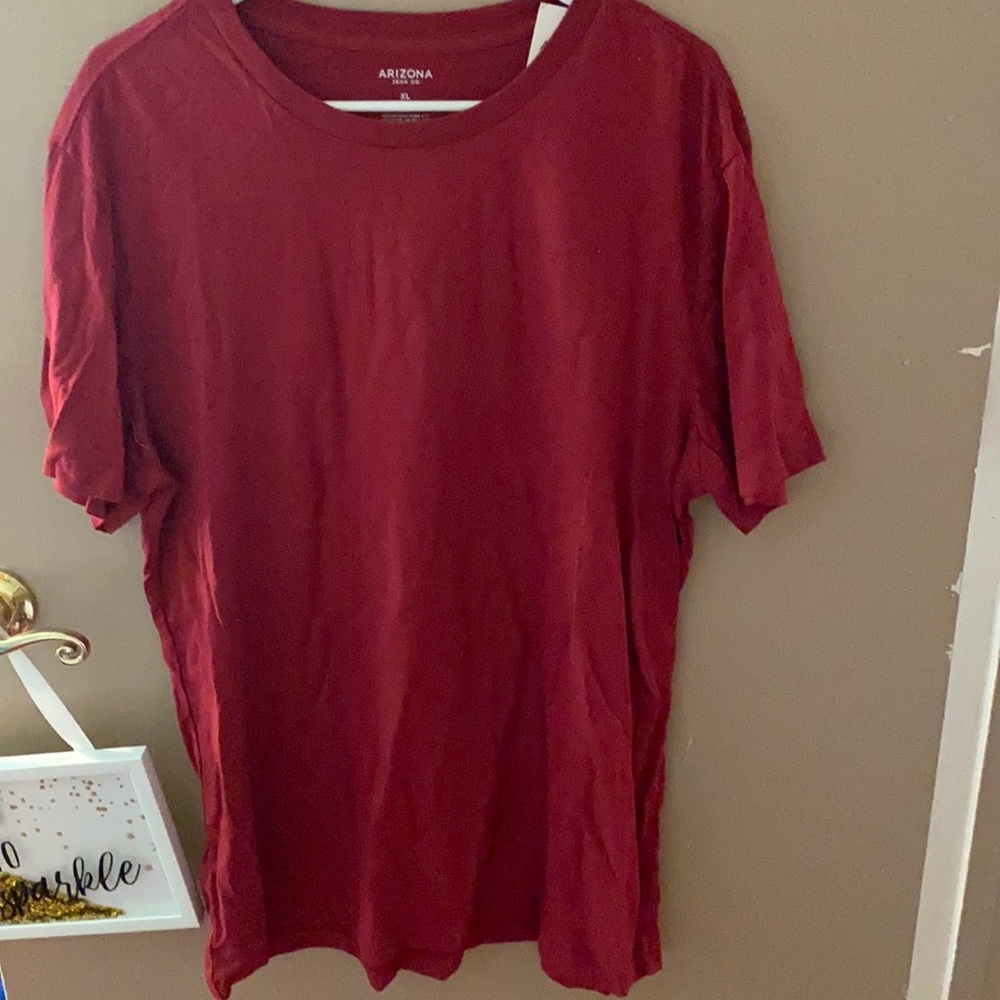 Dark red t shirt